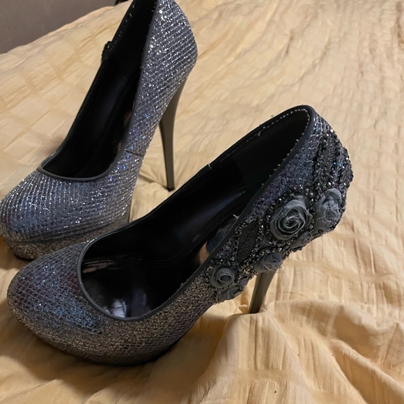 RARE Mascotte sparkly stilettos! Ruffle Roses Sequins! Size 7 Prom Homecoming EC - Picture 6 of 6